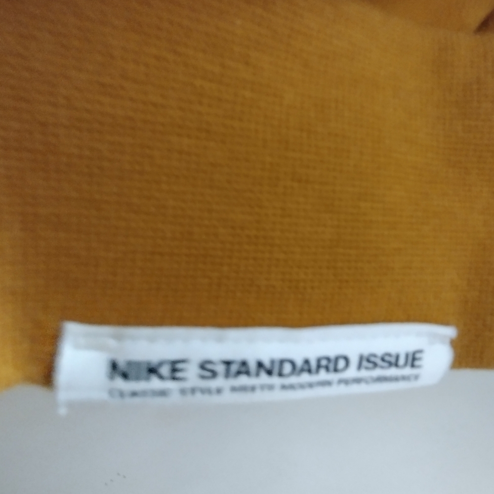 Like new! Yellow Nike DriFit Standard Issue thick hoodie with zipper pouch - Med - Picture 5 of 9